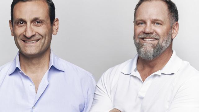 Benjamin Nazarian, CEO de Therabody; Dr. Jason Wersland, inventor de Theragun.