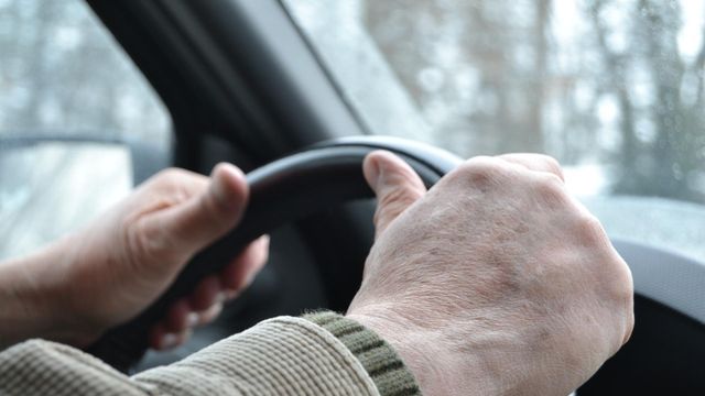 Investigado un octogenario que circulaba en sentido contrario por la A-6 y produjo un accidente