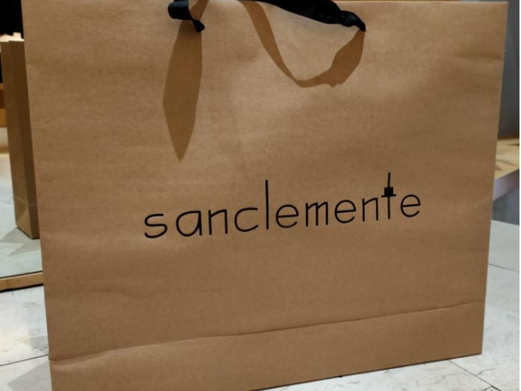 Imagen de una bolsa similar a la que se ha perdido