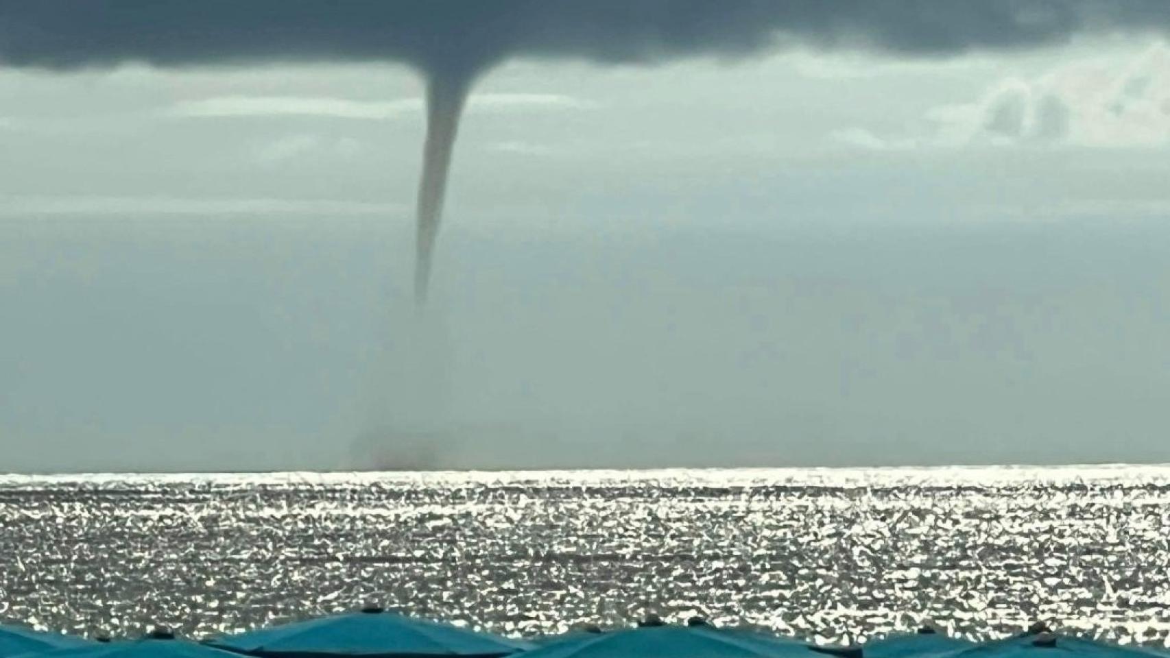 Una de las mangas, formada en la costa de Benidorm.