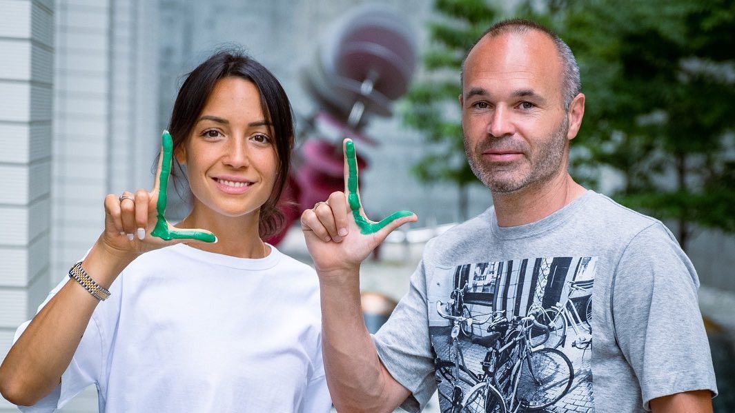 Imágenes del día: Andrés Iniesta y Anna Ortiz celebran sus 15 años de amor con un sencillo plan