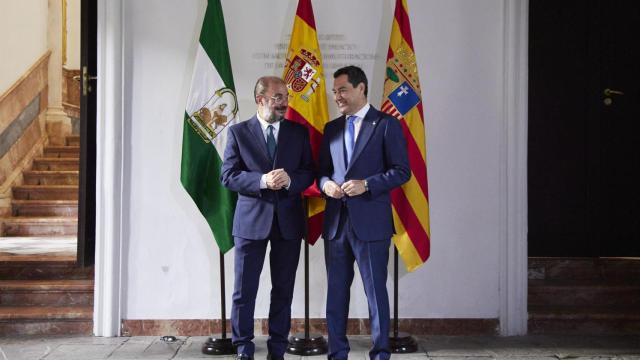 El presidente de Aragón, Javier Lambán, y el de Andalucía, Juanma Moreno, en el Palacio de San Telmo.