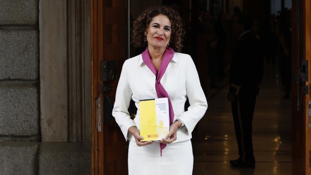 La ministra de Hacienda, María Jesús Montero, a su llegada al Congreso donde este jueves presenta los Presupuestos de 2023