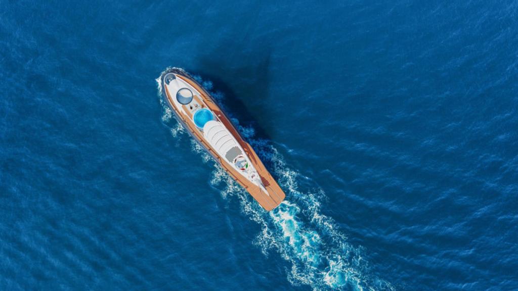Nautilus, yate y submarino