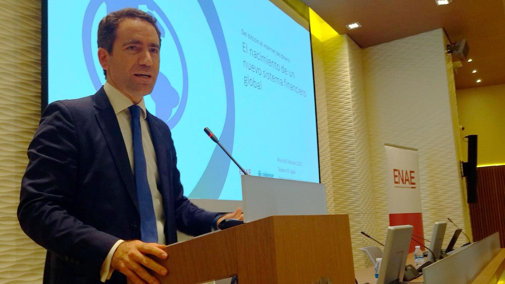 Teodoro García Egea, este miércoles, en una conferencia sobre blockchain y criptomonedas en el Aula Cultural de Cajamar en Murcia.