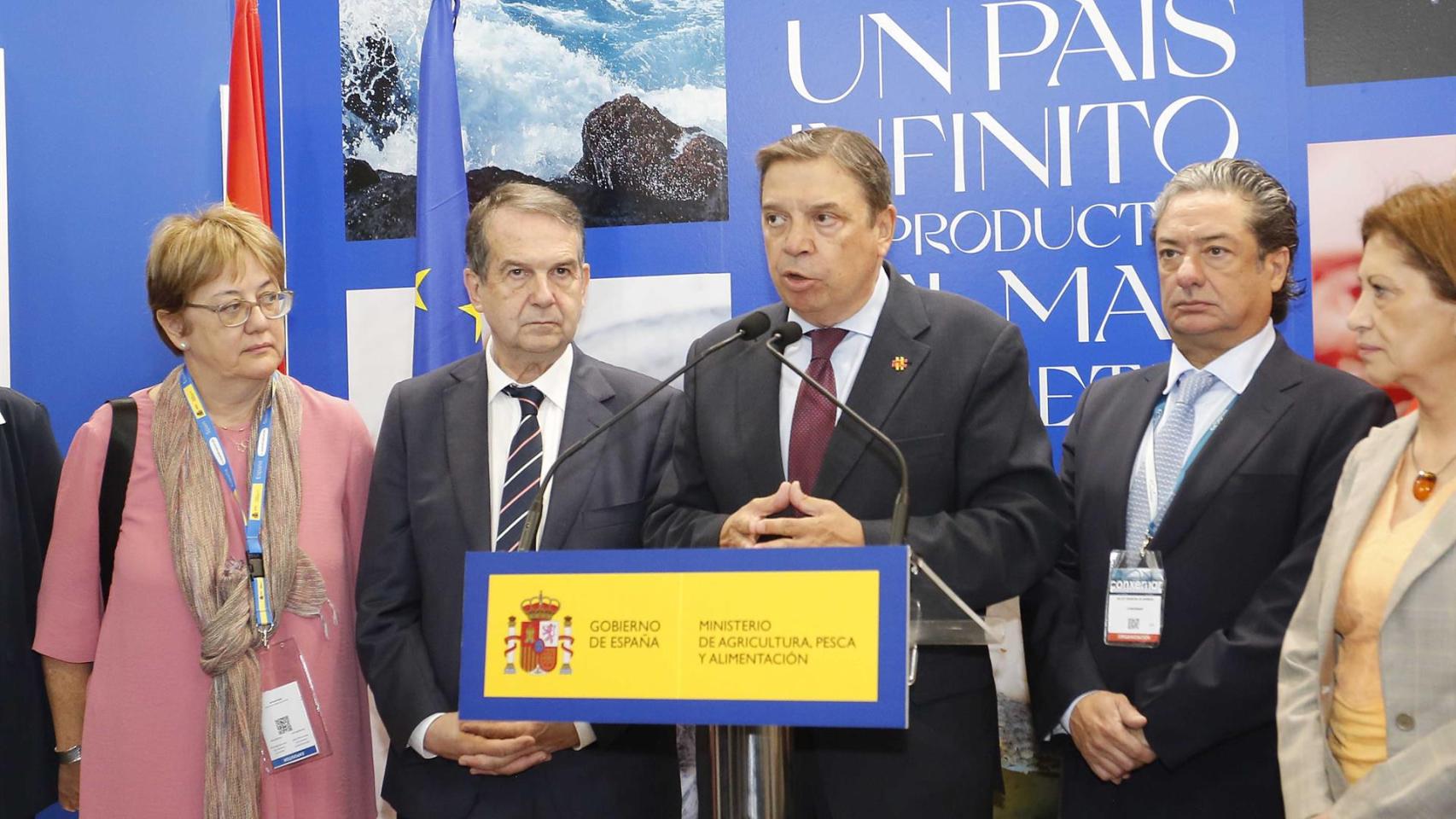 Luis Planas durante su visita a Conxemar.