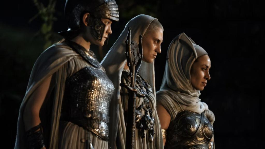 Los misteriosos seres vestidos de blanco regresan en 'Los anillos de poder'.