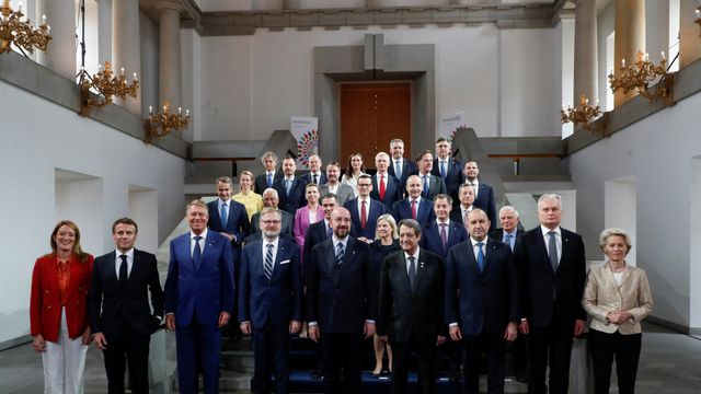 La foto de familia de la cumbre informal de líderes europeos en Praga