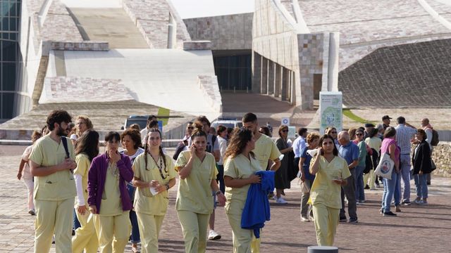 Desalojo por amenaza de bomba en la ciudad de la cultura de Santiago de Compostela. Los medios de los TEdax se retiraron sin encontrar ningún rastro de explosivo.