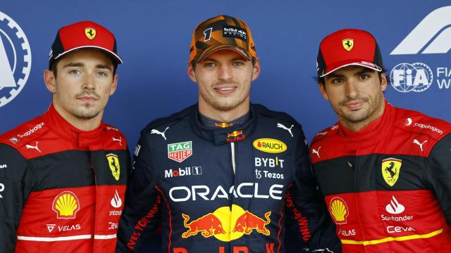 Max Verstappen, entre Leclerc y Carlos Sainz