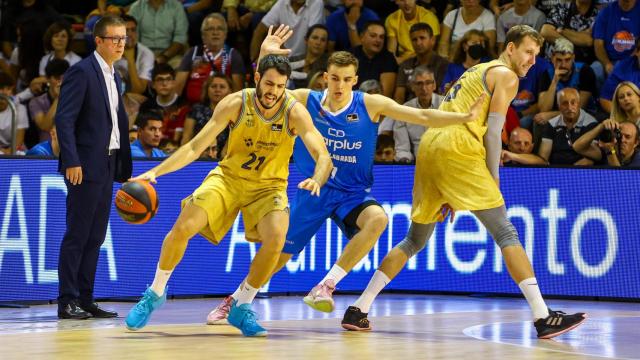 Abrines con el balón.