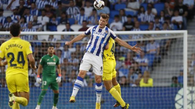 Un lance del juego en el partido entre la Real Sociedad y el Villarreal