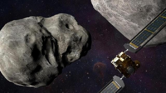 Ilustración de la nave espacial DART de la Nasa y del Liciacube de la Agencia Espacial Italiana antes del impacto con el sistema binario Didymos. Foto: NASA/Laboratorio de Física APlicada de Johns Hopkins /Steve Gribben