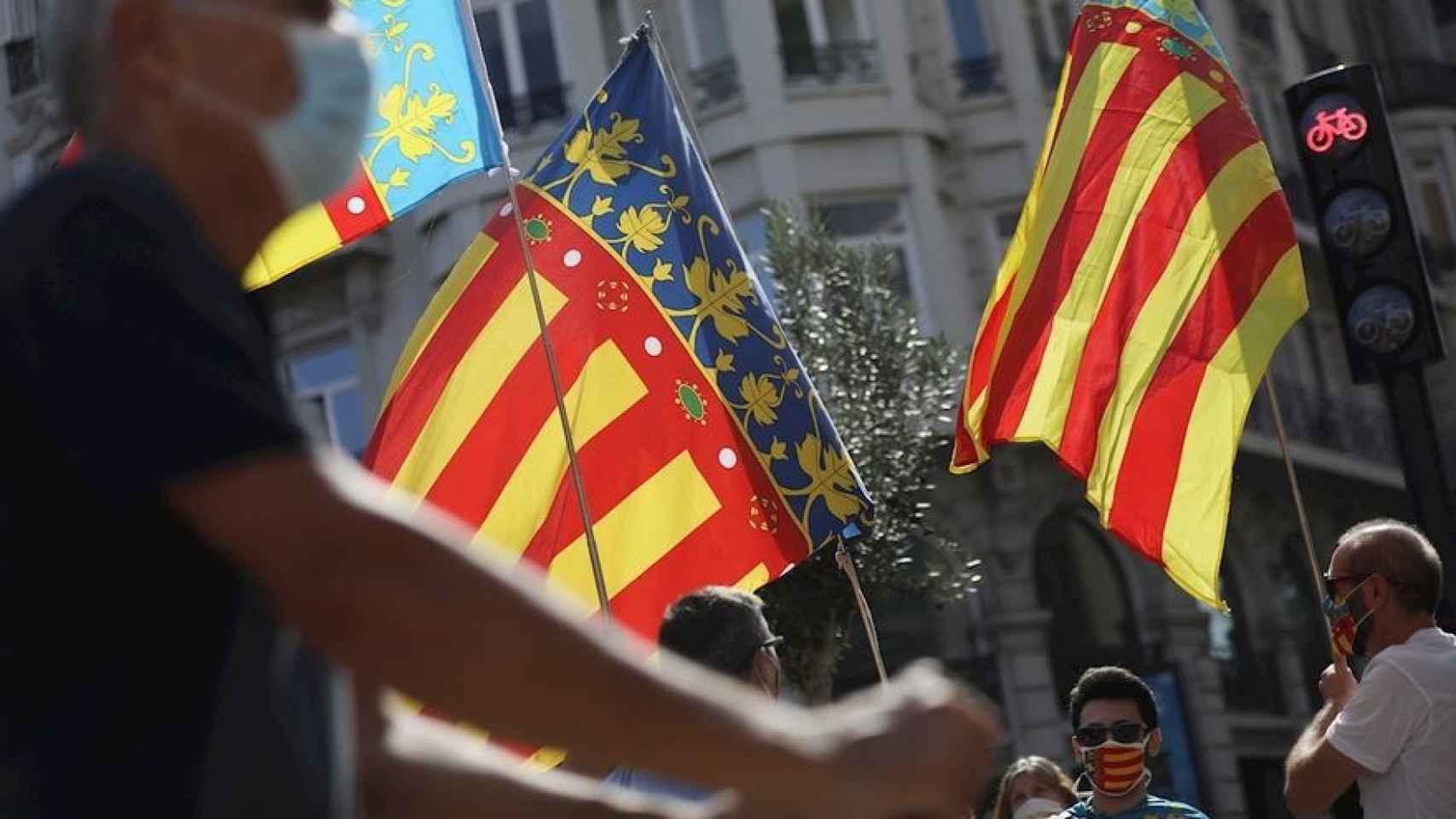 'Senyeras' valencianas. Efe