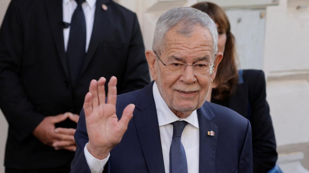 Alexander Van der Bellen, actual presidente de Austria, tras votar este domingo.