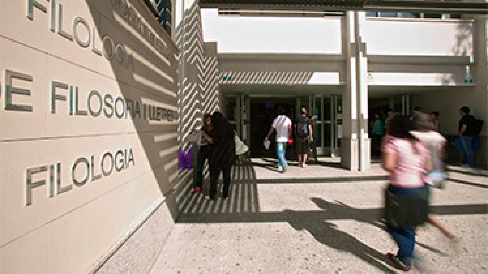 Varios alumnos en la Universidad de Alicante, en imagen de archivo.