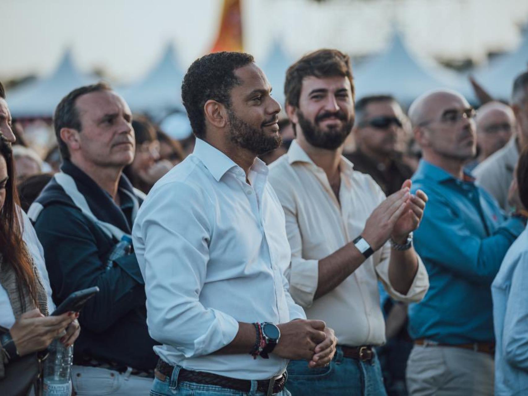 El vicepresidente de la Junta, Juan García-Gallardo, y el secretario general de Vox, Ignacio Garriga, en el evento VIVA 22 de la formación.