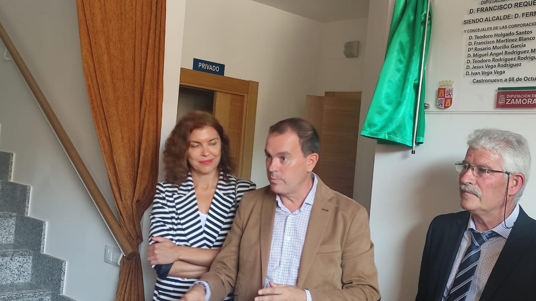 Francisco Requejo inaugura la nueva casa consistorial de Castronuevo de los Arcos