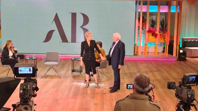 Paolo Vasile saluda a Ana Rosa Quintana.