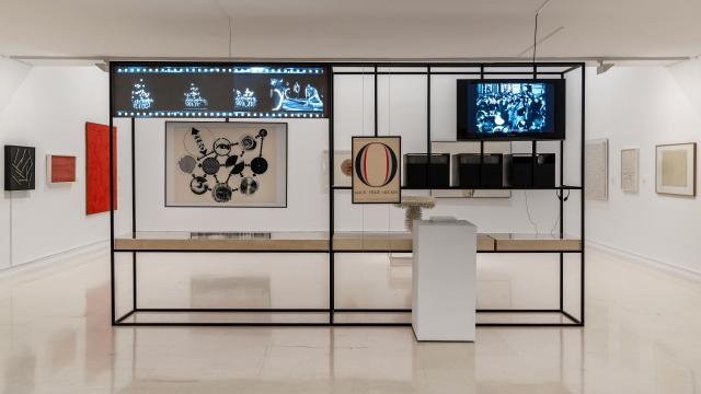 Vista de la exposición 'Lejos del vacío. ZERO y el arte de posguerra en Europa' en el IVAM