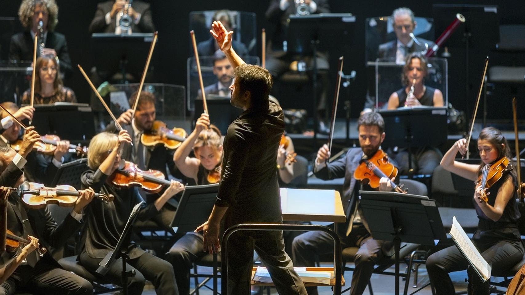 Jordi Francés al frente de la Sinfónica de Navarra en el concierto inaugural de los Encuentros de Pamplona 72-22.