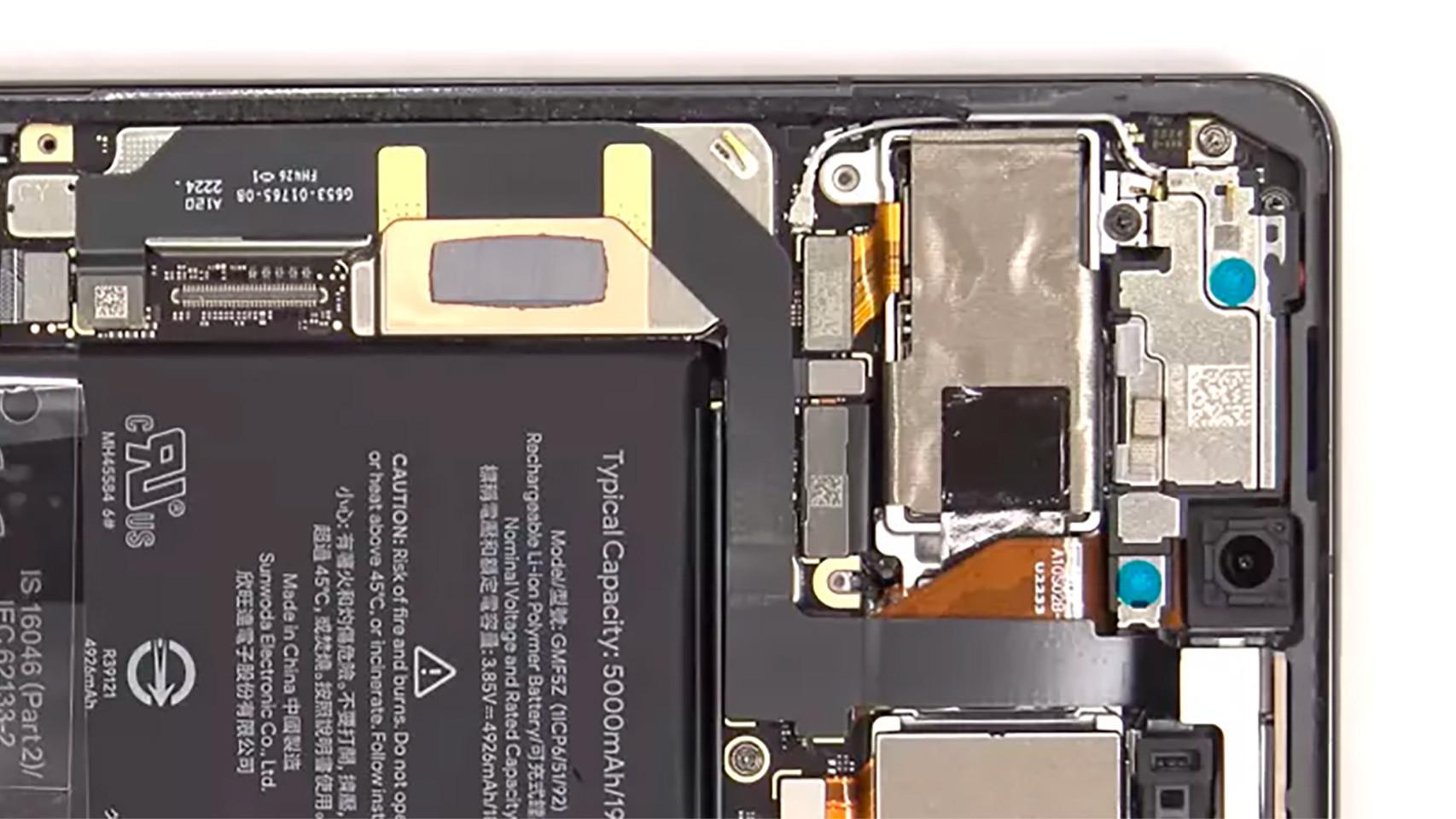 El despiece del Google Pixel 7 Pro con todos sus detalles