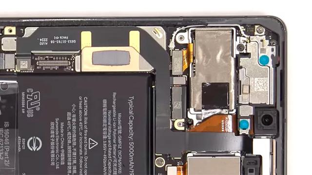 El despiece del Google Pixel 7 Pro con todos sus detalles