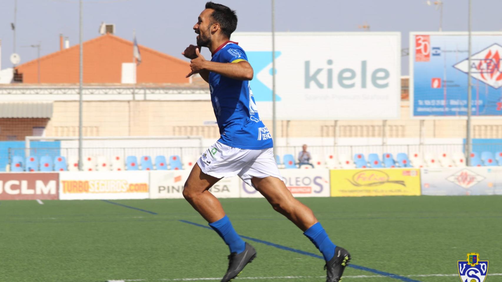Pepe Delgado celebrando el gol del Socuéllamos. Foto: Rocío Hellín (UD Socuéllamos)