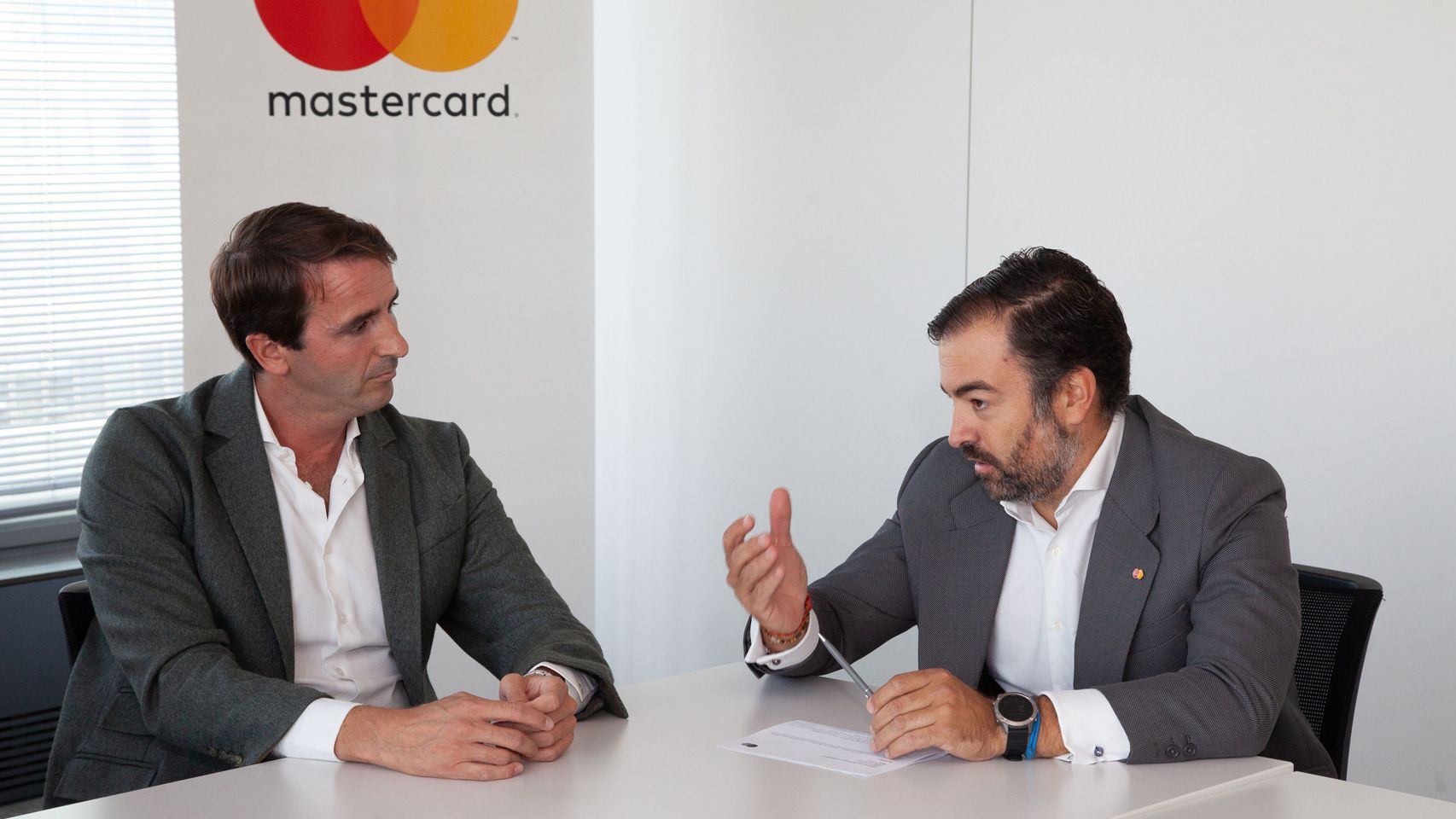 Jaime Rentero, director comercial de Pecunpay, y Alejandro Banegas, director de Desarrollo de Negocio de Mastercard. FOTO: Mila Lafuente.