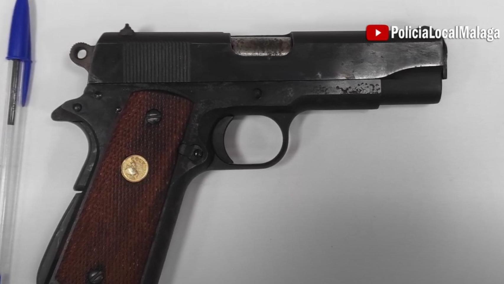 Imagen de la pistola incautada.