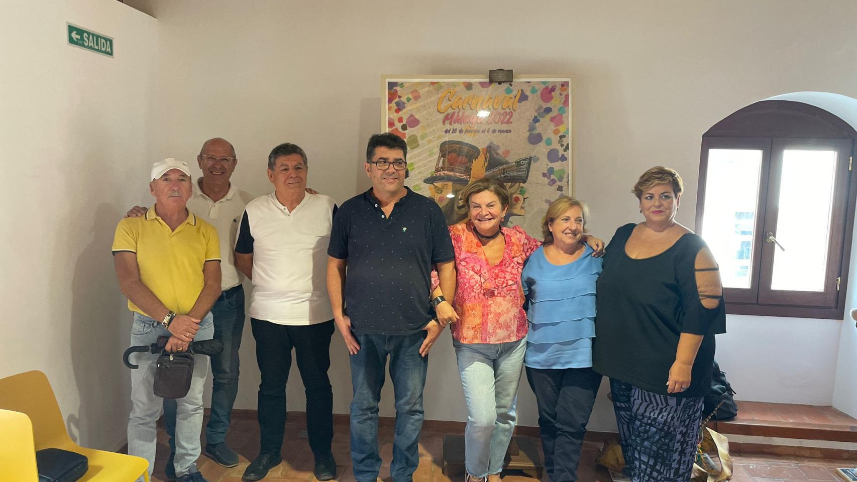 Una imagen de 7 patronos en la rueda de prensa.