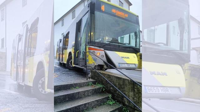 Autobús urbano accidentado en Compostela