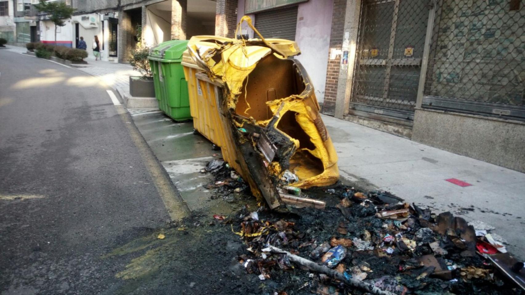 Estado en el que quedó uno de los contenedores.