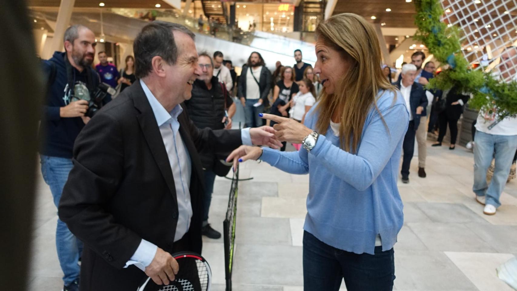 Abel Caballero y Arantxa Sánchez Vicario en el Vigo Tennis Open.
