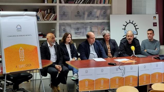 Presentación del primer concurso de dibujo infantil del COAG en Pontevedra.