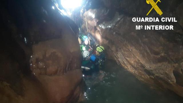 Rescate en la cueva de León.
