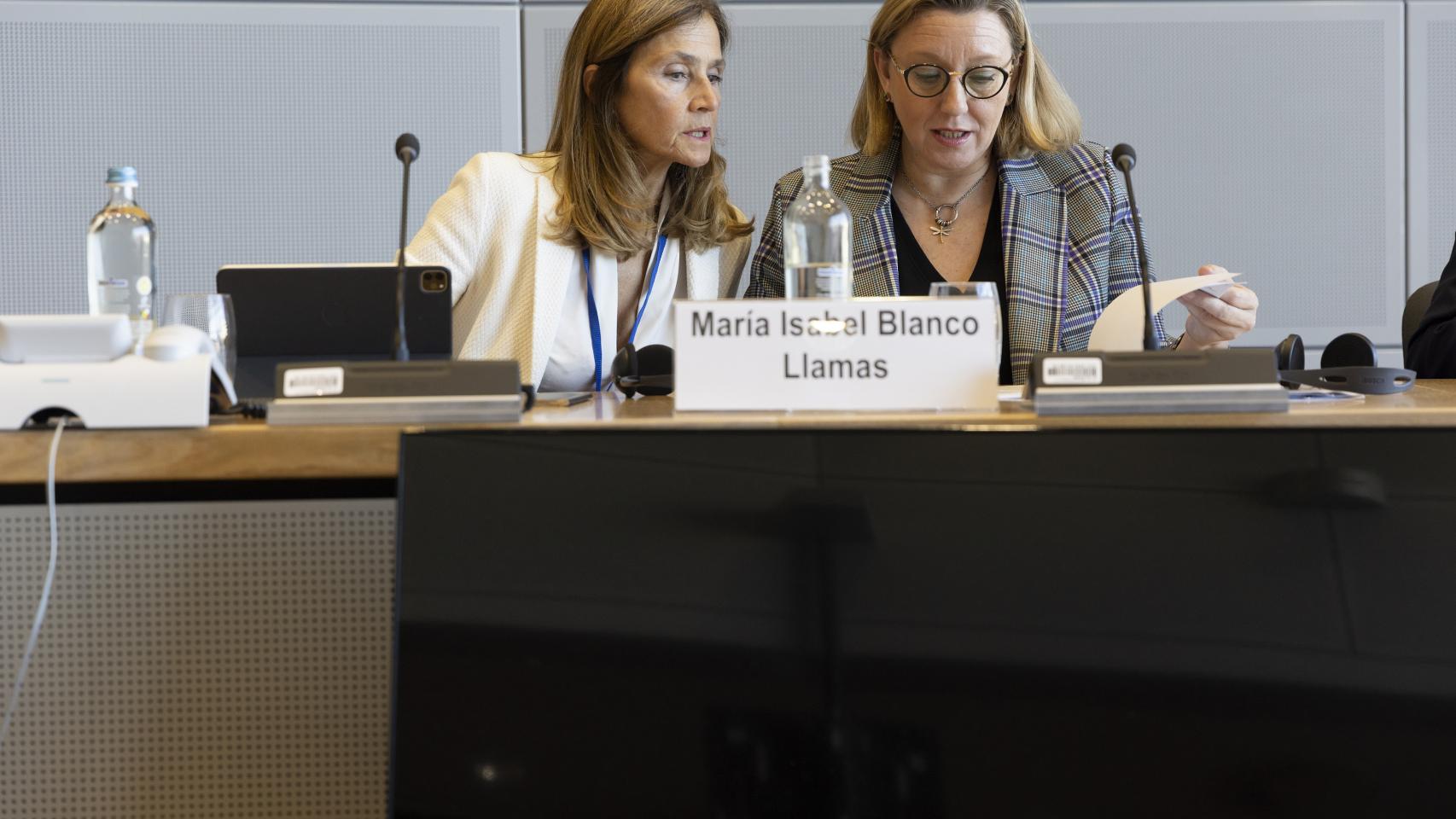 La vicepresidenta de la Comisión Europea y comisaria de Democracia y Demografía, Dubravka Suica, en reunión con la consejera de Familia e Igualdad de Oportunidades, Isabel Blanco