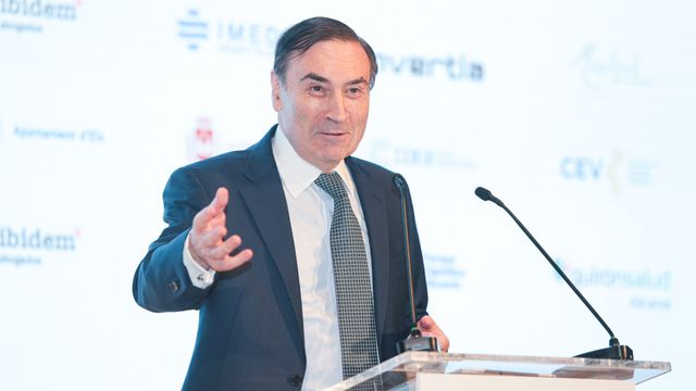 Pedro J. Ramírez, durante su intervención en el II Foro Económico de El Español De Alicante.