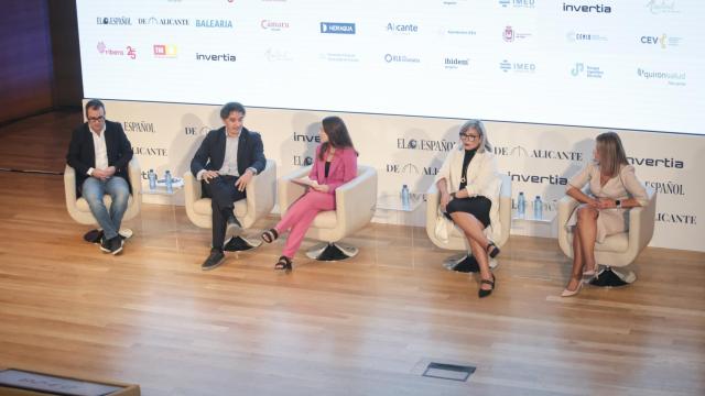 Los participantes en el debate sobre el turismo en el Foro Económico.