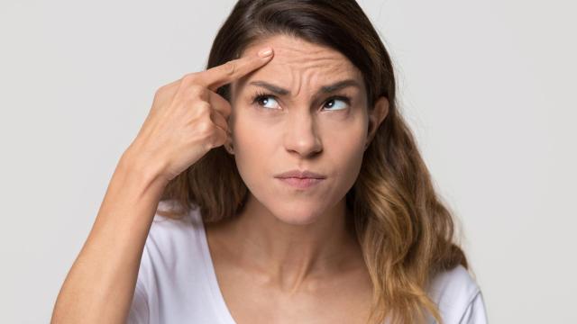Ejercicios para eliminar las arrugas de la frente
