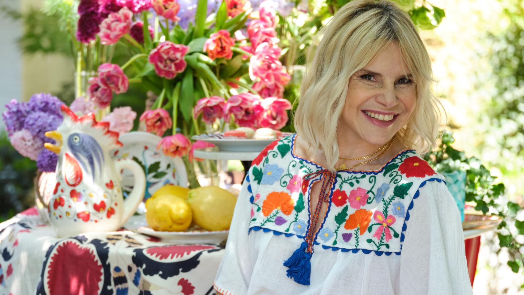 Eugenia Martínez de Irujo delante de su vajilla Sushita.