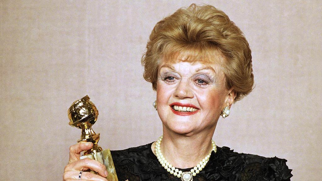 Angela Lansbury recogiendo su Globo de Oro.