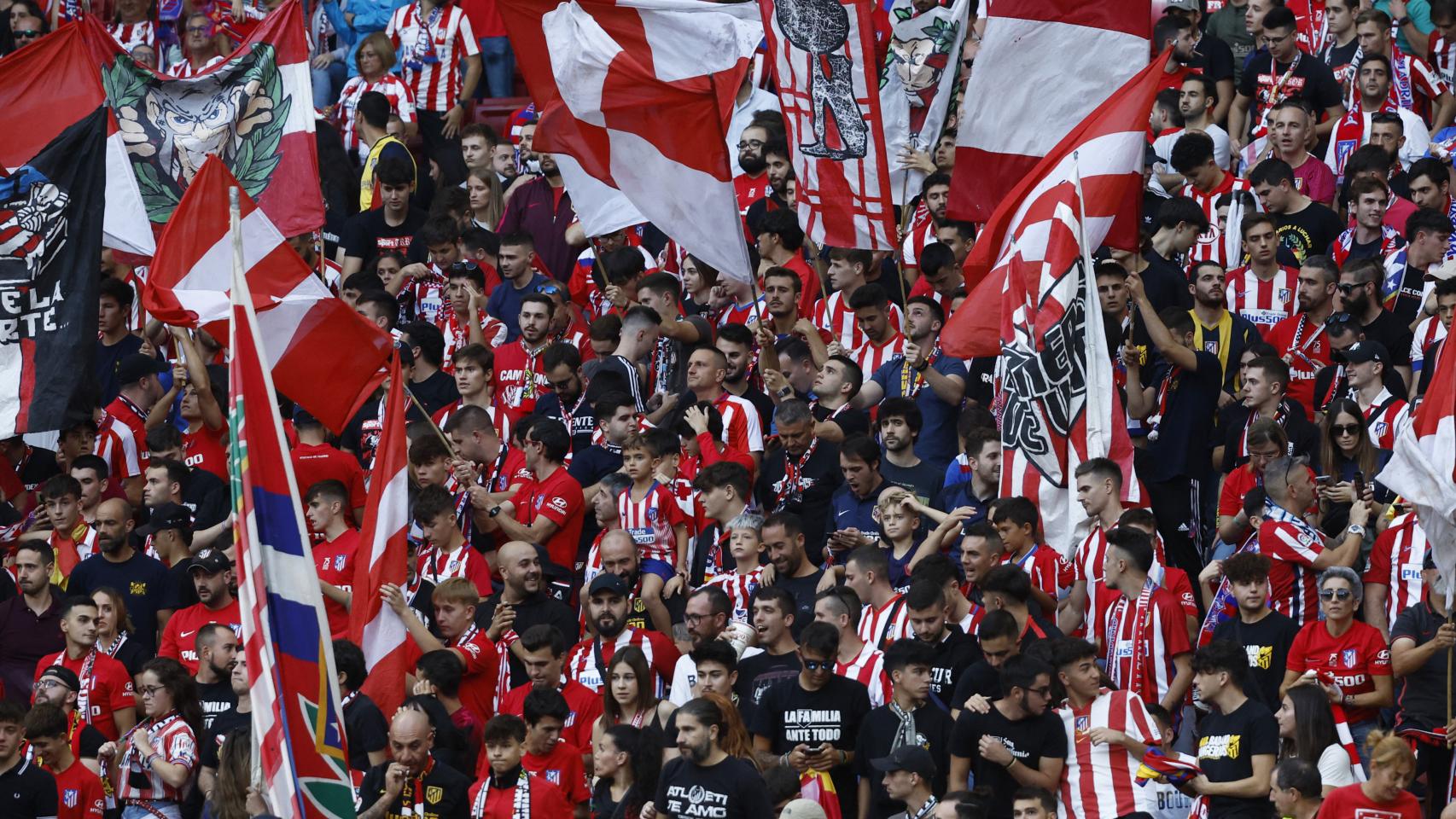 Los aficionados del Atlético de Madrid en el Cívitas Metropolitano