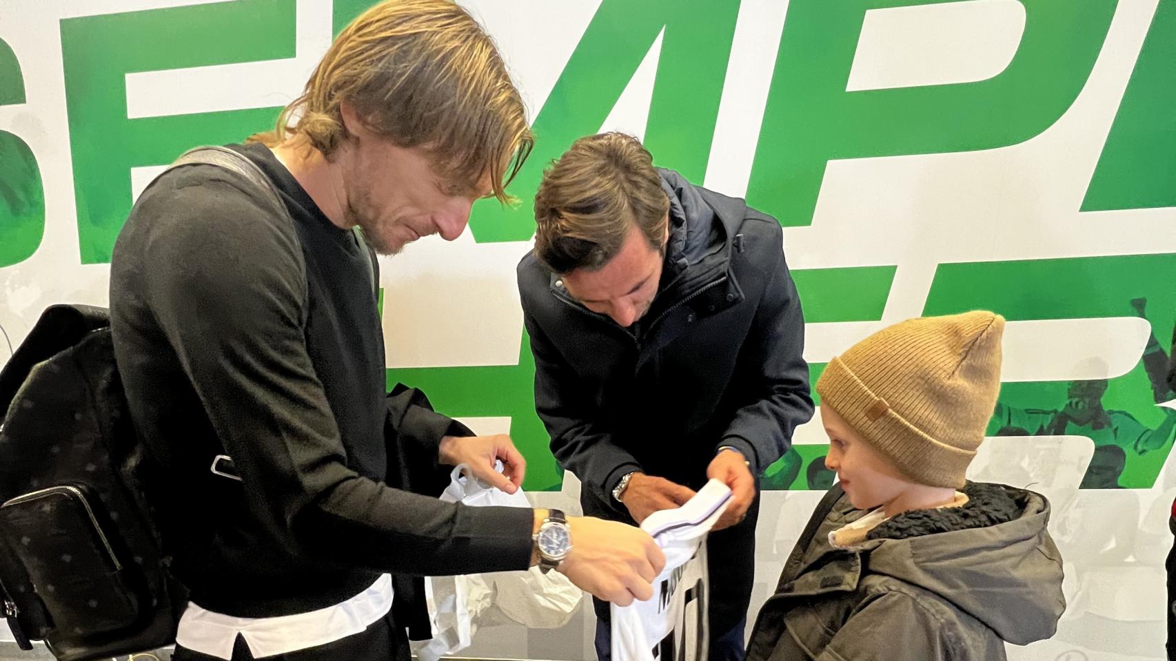 Luka Modric, con Illia Kostusevych, el niño que se ha quedado huérfano por la guerra