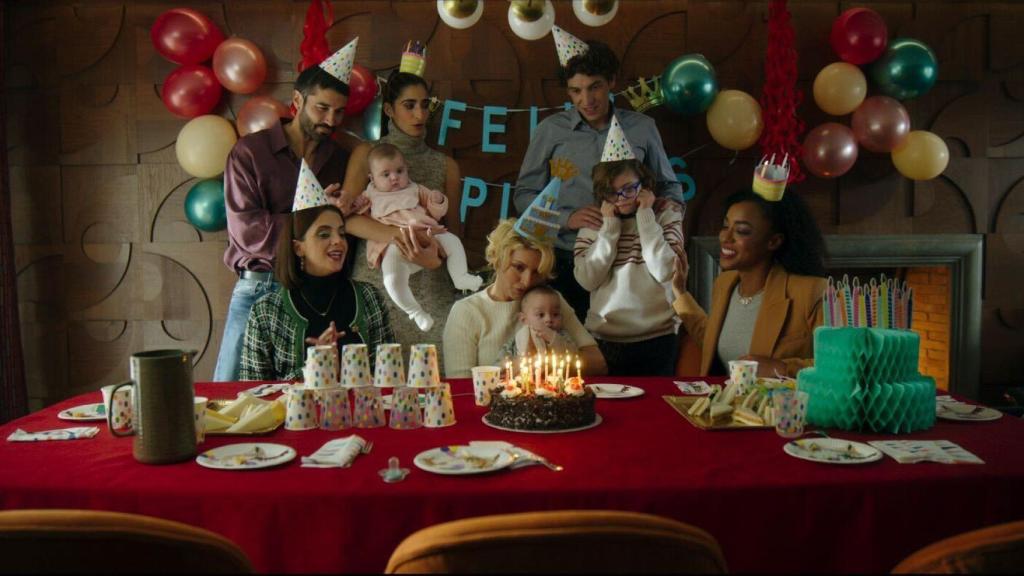 Manolo Caro regresa a la plataforma con una serie sobre la maternidad y la familia.