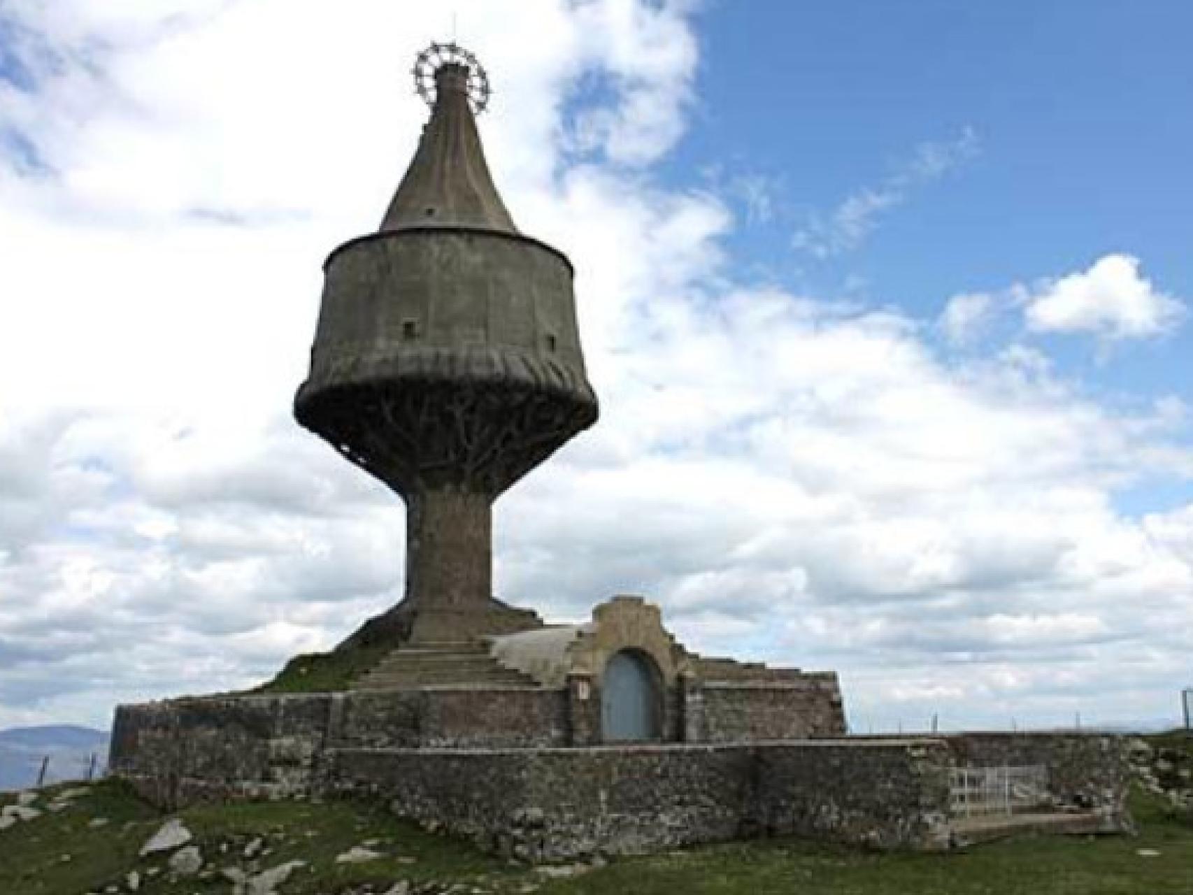 Imagen del monumento de hormigón armado en Burgos.