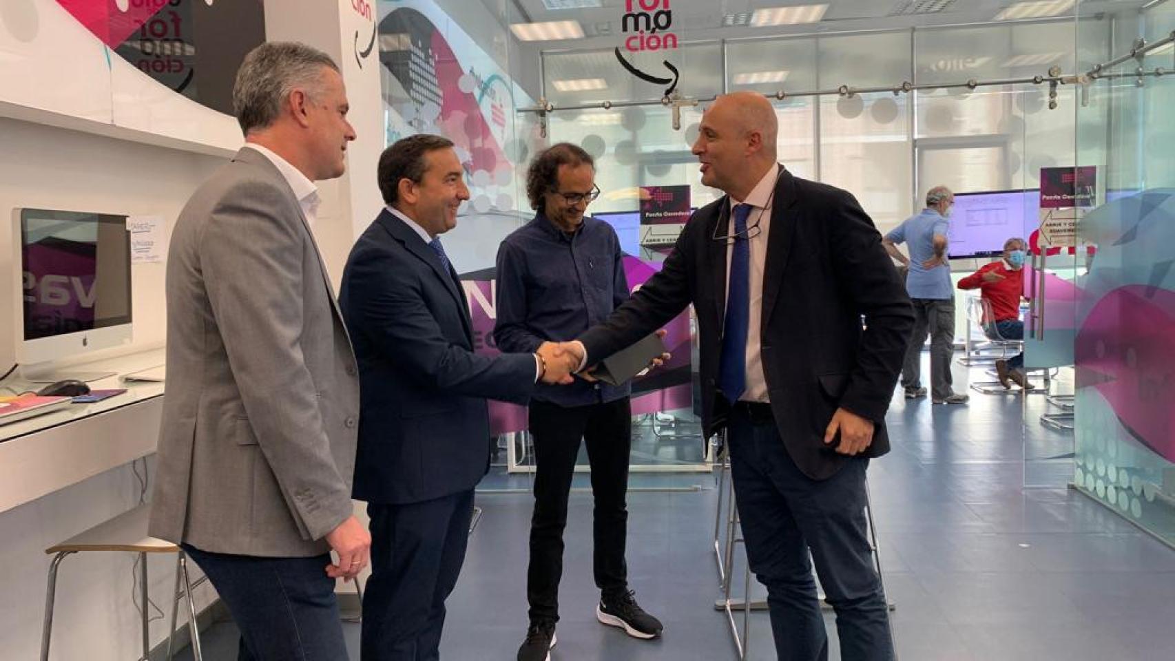 El viceconsejero de Transformación Digital, Jorge Llorente, visita el Espacio CyL Digital de Salamanca