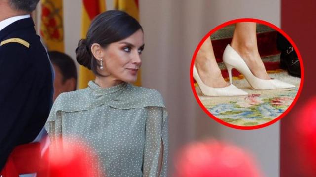 Un combo de la reina Letizia durante la Fiesta Nacional y los tacones con plataforma que llevó.