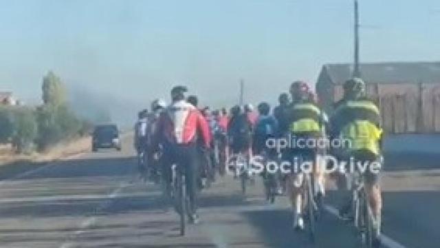 Vídeo viral de unos ciclistas circulando a su antojo en Toledo: Luego dicen. Es vergonzoso