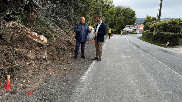 Obras de la senda peatonal en la AC-221.